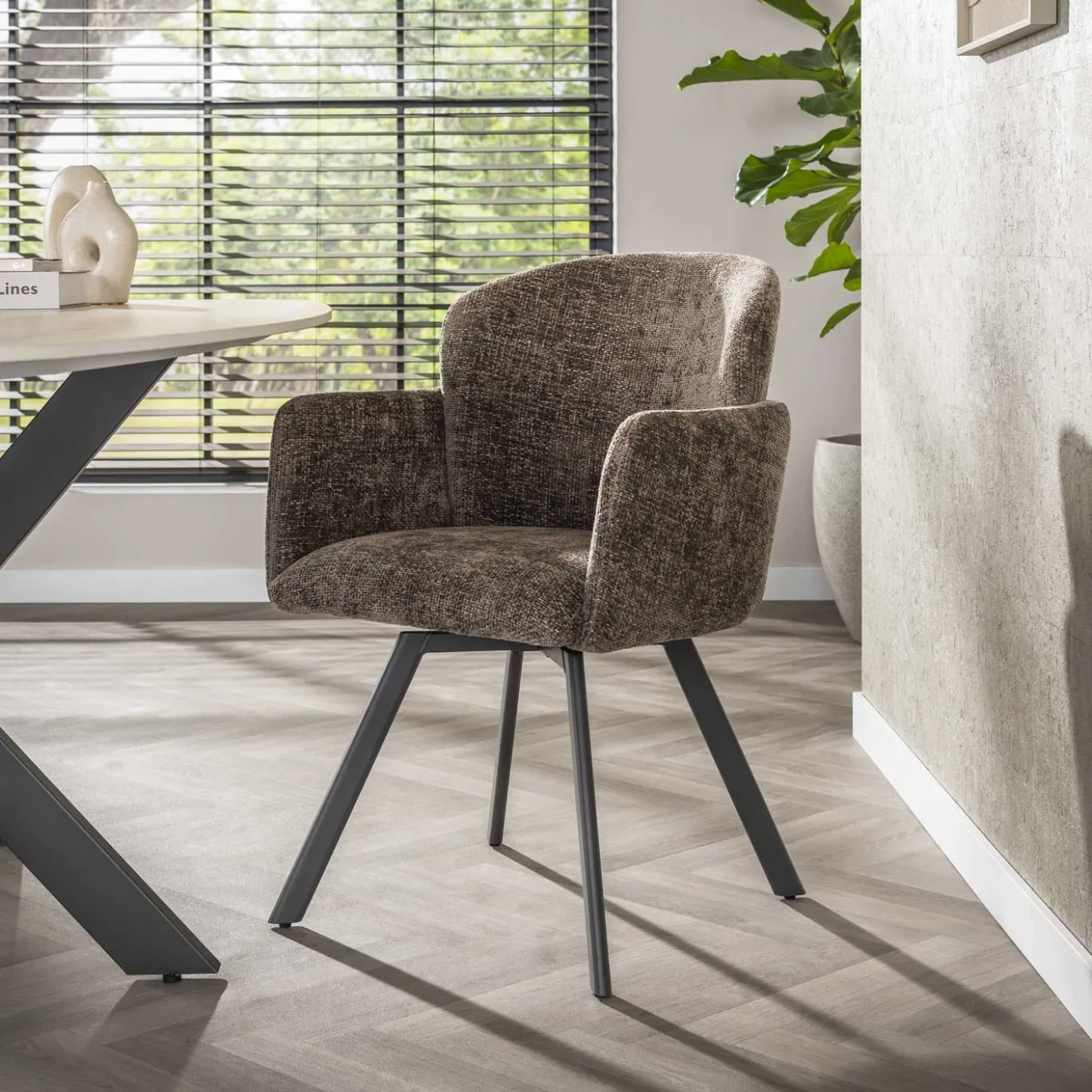 Armstoel Embrace Draaibaar Hoven Taupe - Giga Meubel