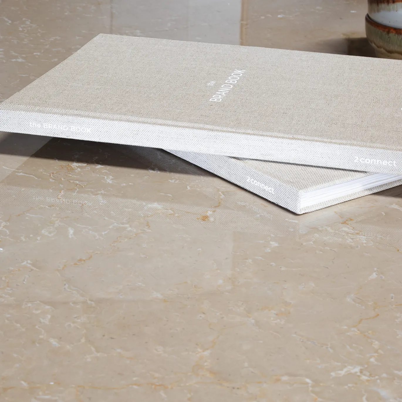 DÉJA Eettafel Miro Marmer Walnoot Rond 130cm