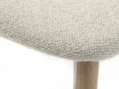 Eetkamerstoel Elim Off White Bouclé Naturel Eiken - Giga Living