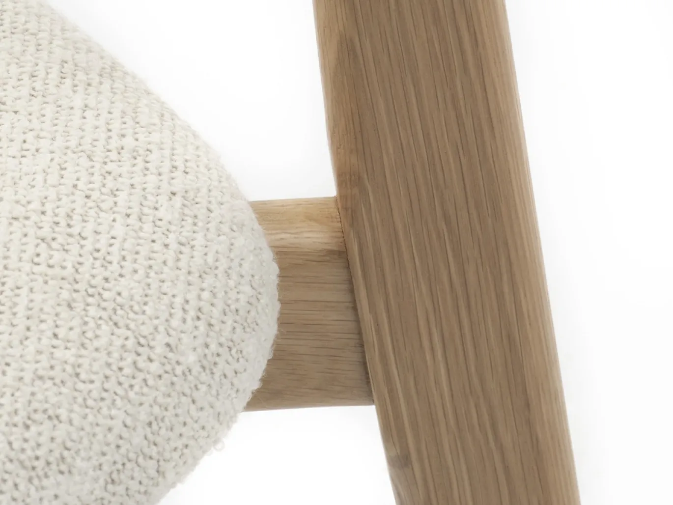 Eetkamerstoel Elim Off White Bouclé Naturel Eiken - Giga Living
