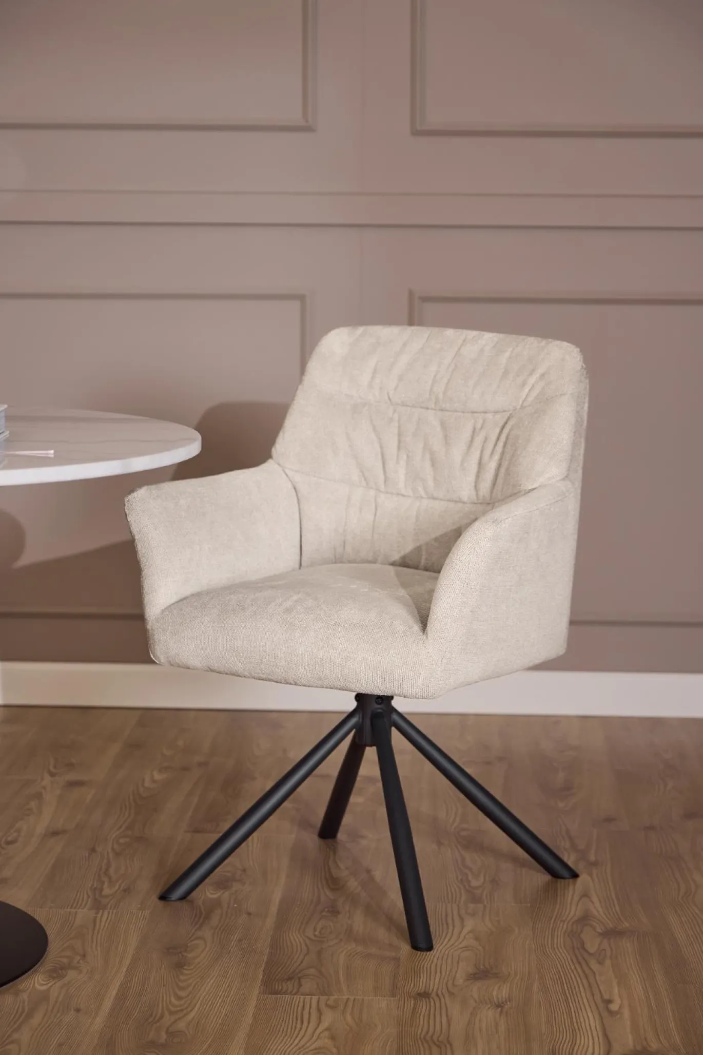 Eetkamerstoel Traska Met Armleuning Beige Caso - Giga Living