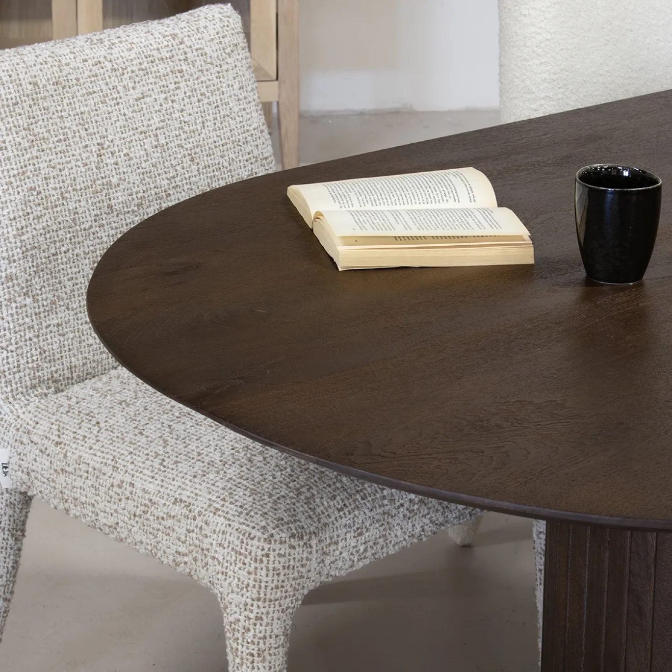 Eettafel Ava Ovaal Walnoot 240cm - Giga Meubel