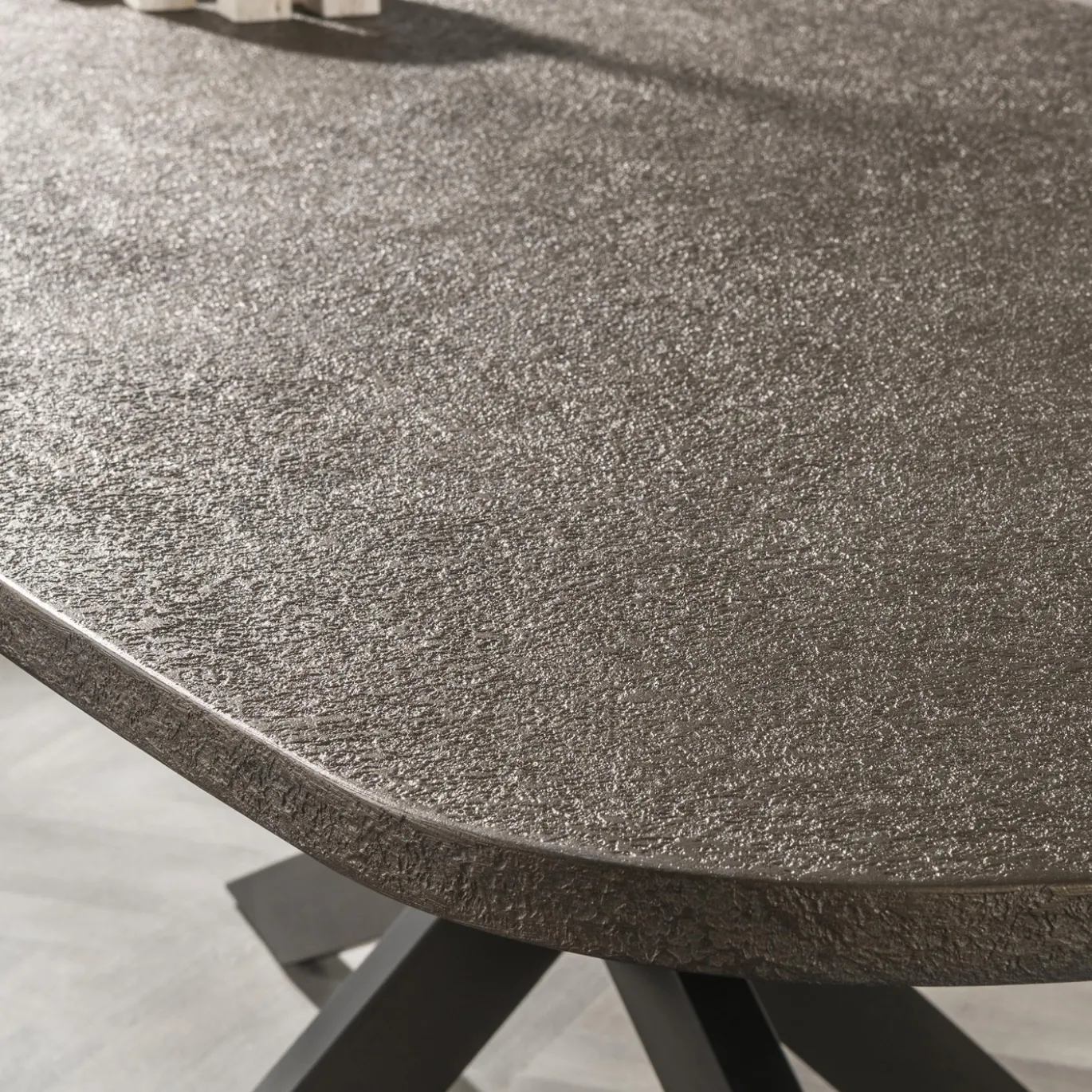 Eettafel Bronvik Deens Ovaal 180cm Brons Liquid Metal - Giga Meubel