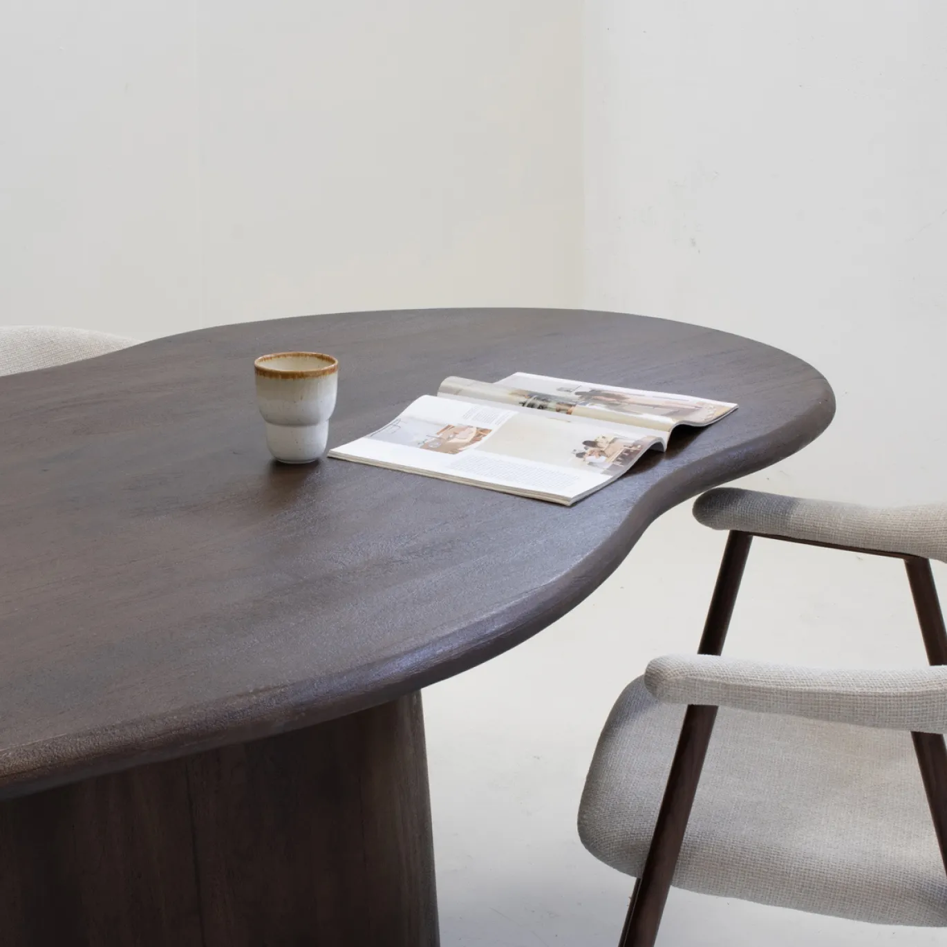 Eettafel Jessie Organisch Walnoot 220cm - Giga Meubel