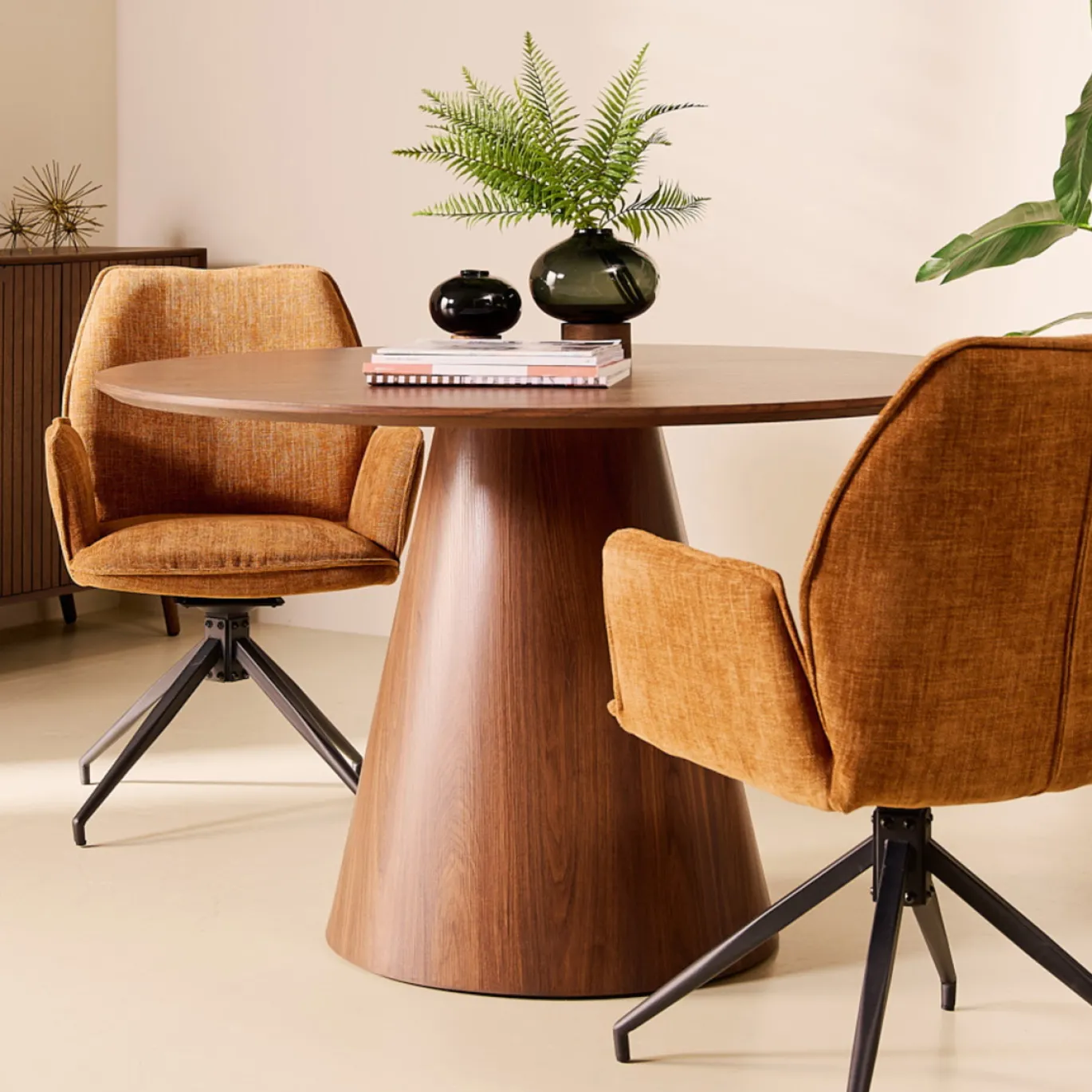 Eettafel Louis Walnoot Ø120cm - Giga Meubel