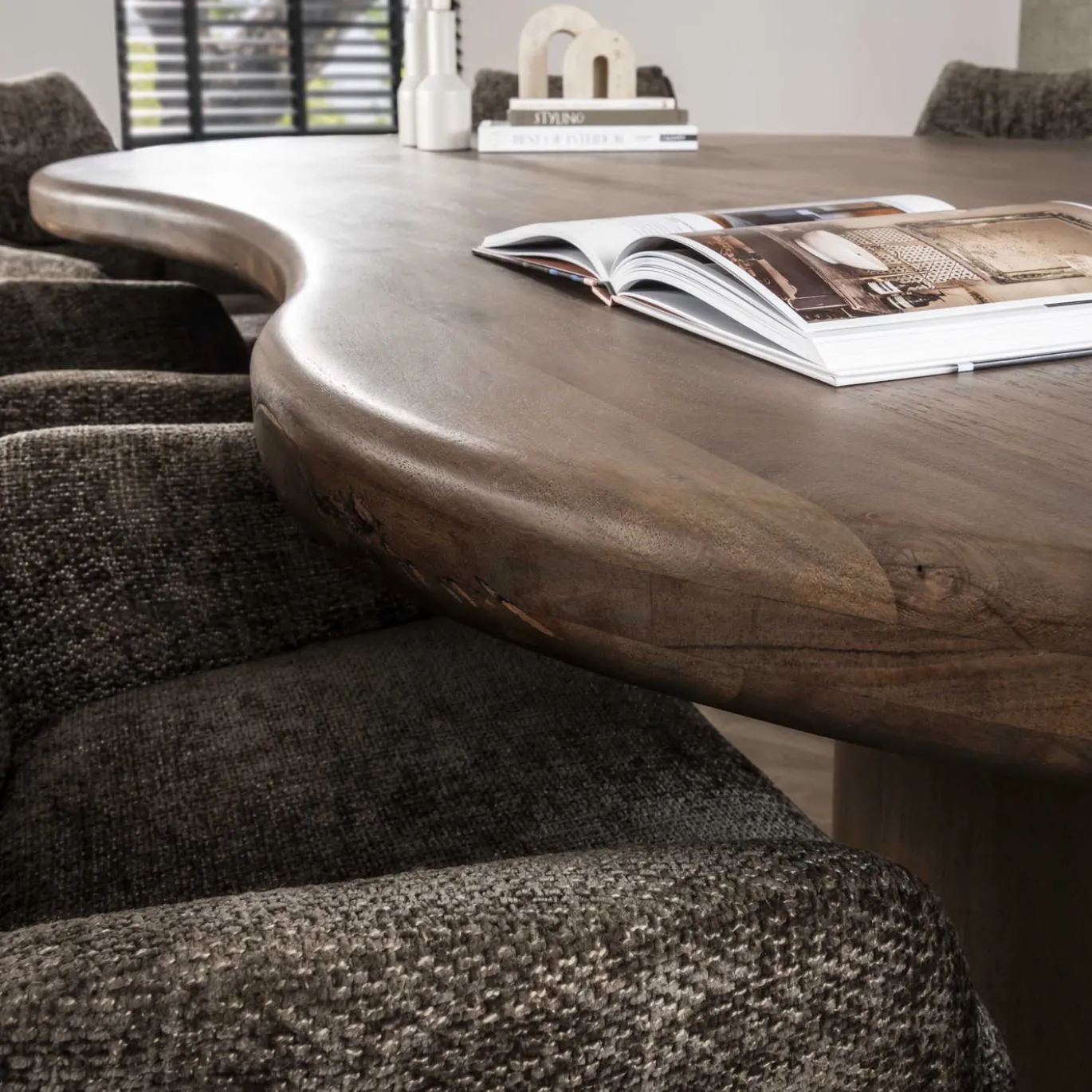 Eettafel Sculpture Organisch Acacia Bruin 240cm - Giga Meubel
