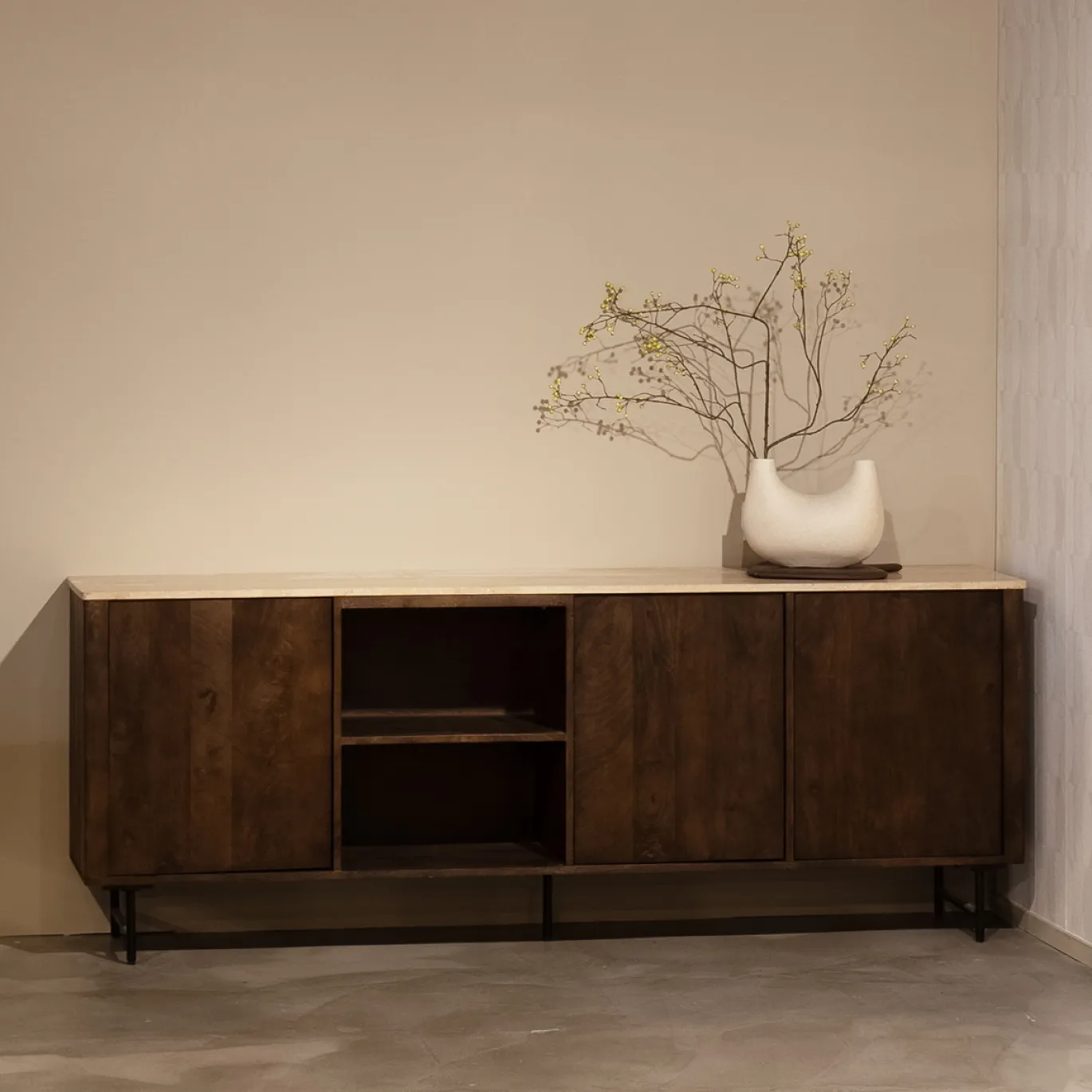 Eleonora Dressoir Lio 3-Deurs Mangohout & Travertin Beige
