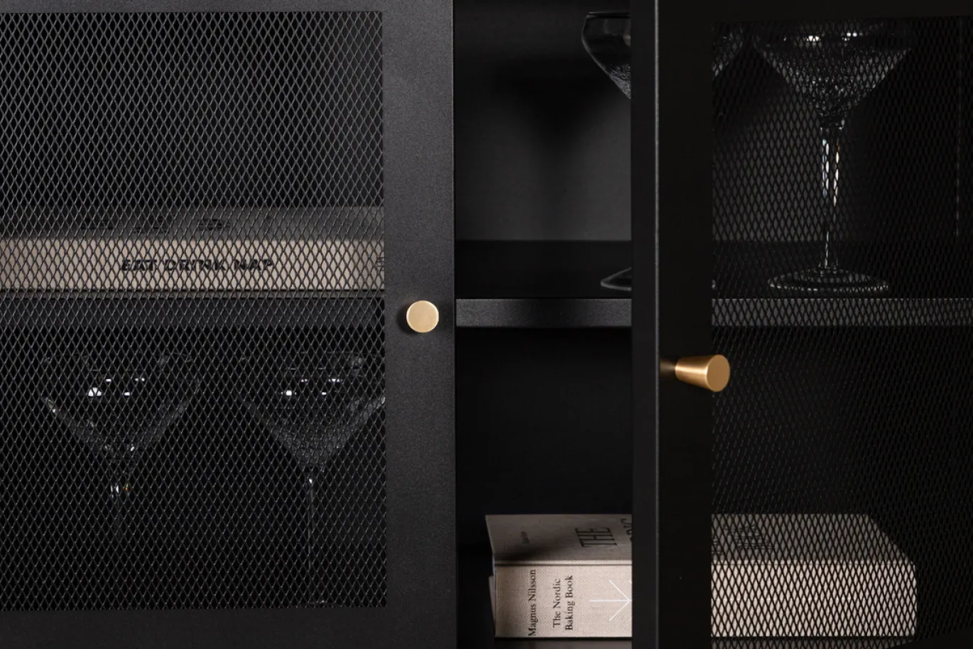 Fjôrd Dressoir Malla Zwart