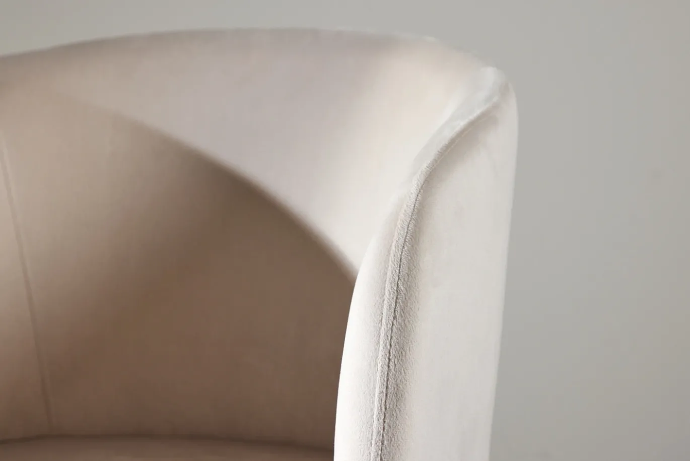 Fjôrd Eetkamerstoel Berit Cream Velvet/Walnoot