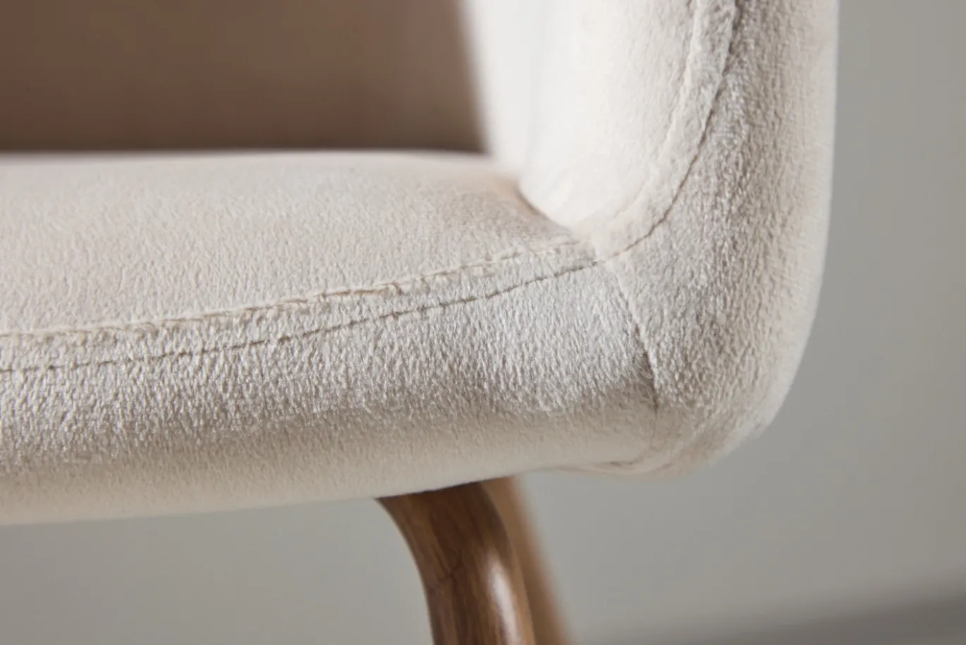 Fjôrd Eetkamerstoel Berit Cream Velvet/Walnoot