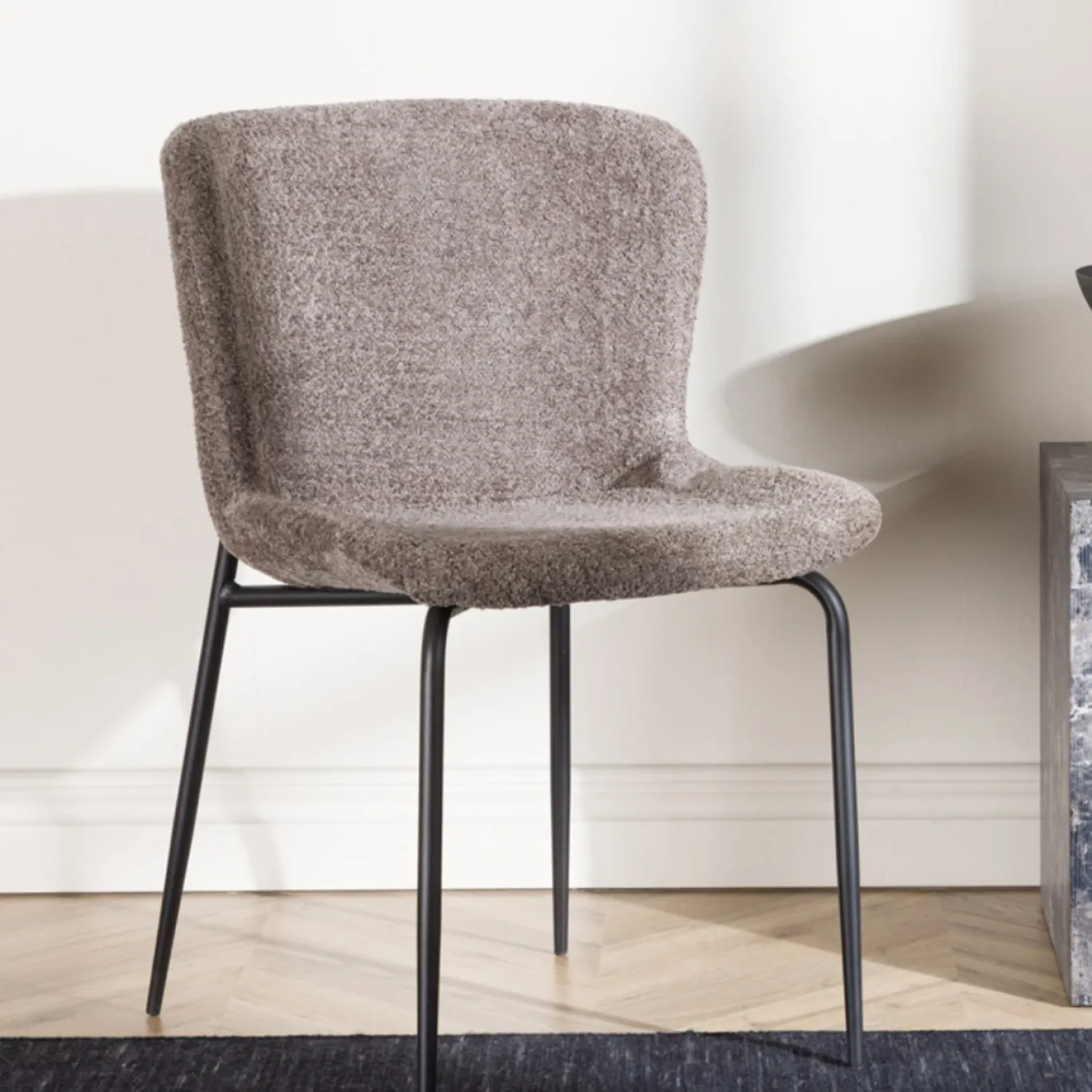 Fjôrd Eetkamerstoel Modesto Zwart/Grijs Boucle