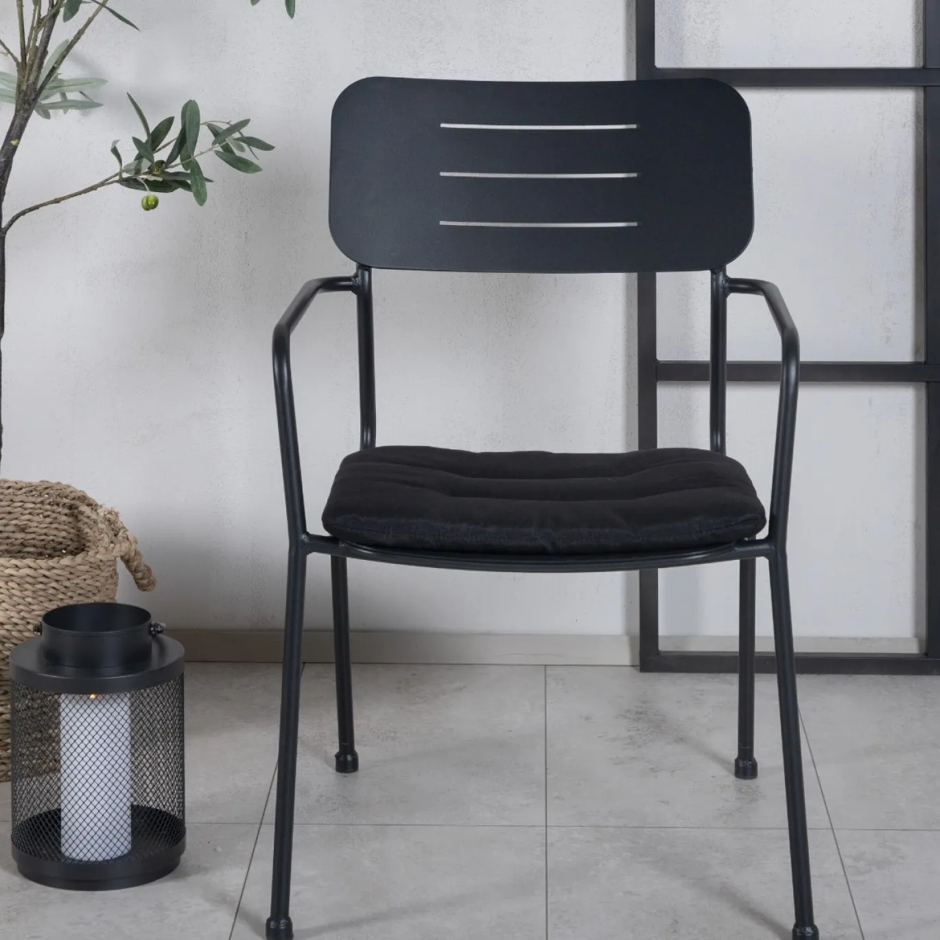 Fjôrd Eetkamerstoel Nicke Armrest Zwart Staal