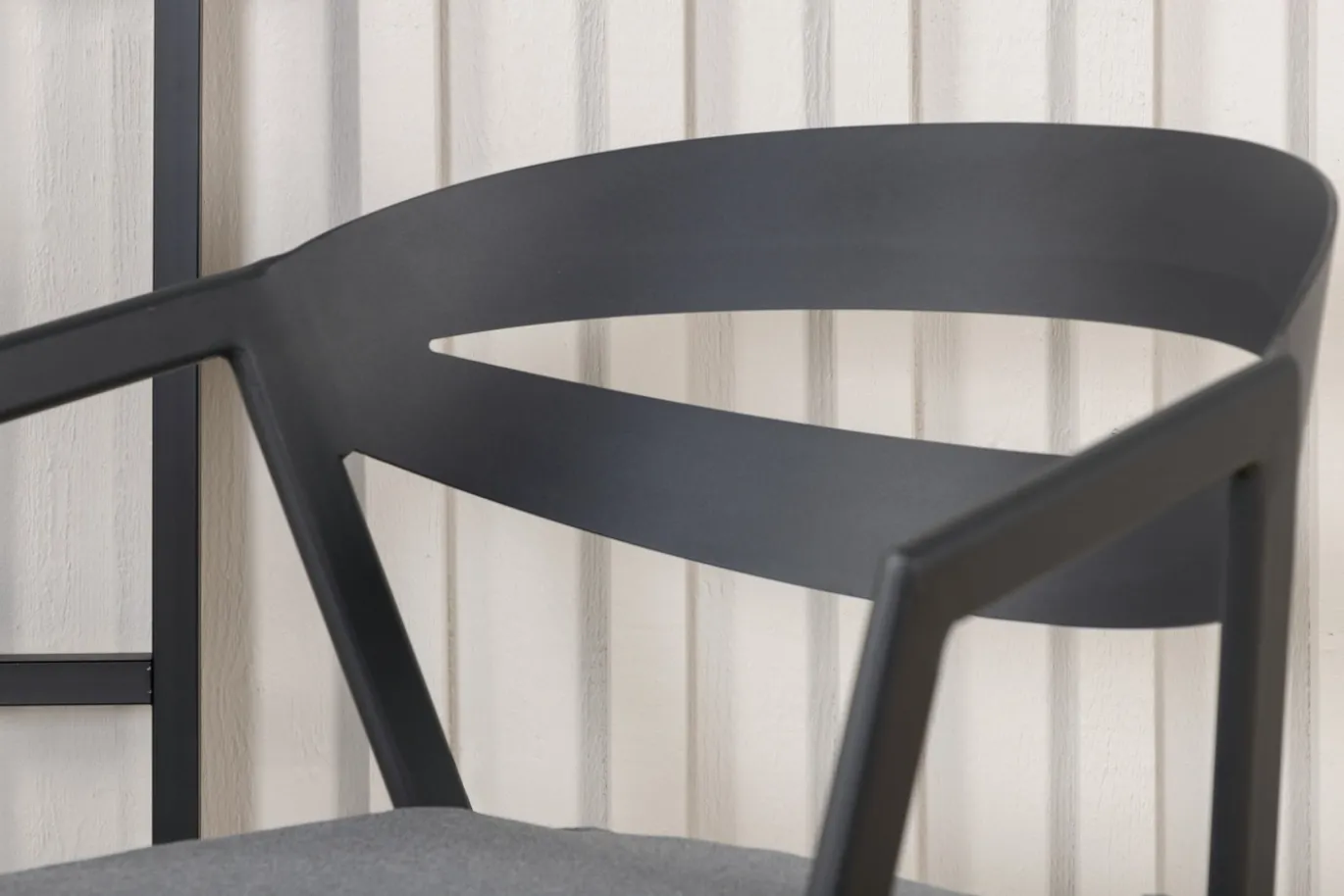 Fjôrd Eetkamerstoel Slit Kussen- Zwart /Grijs Aluminium