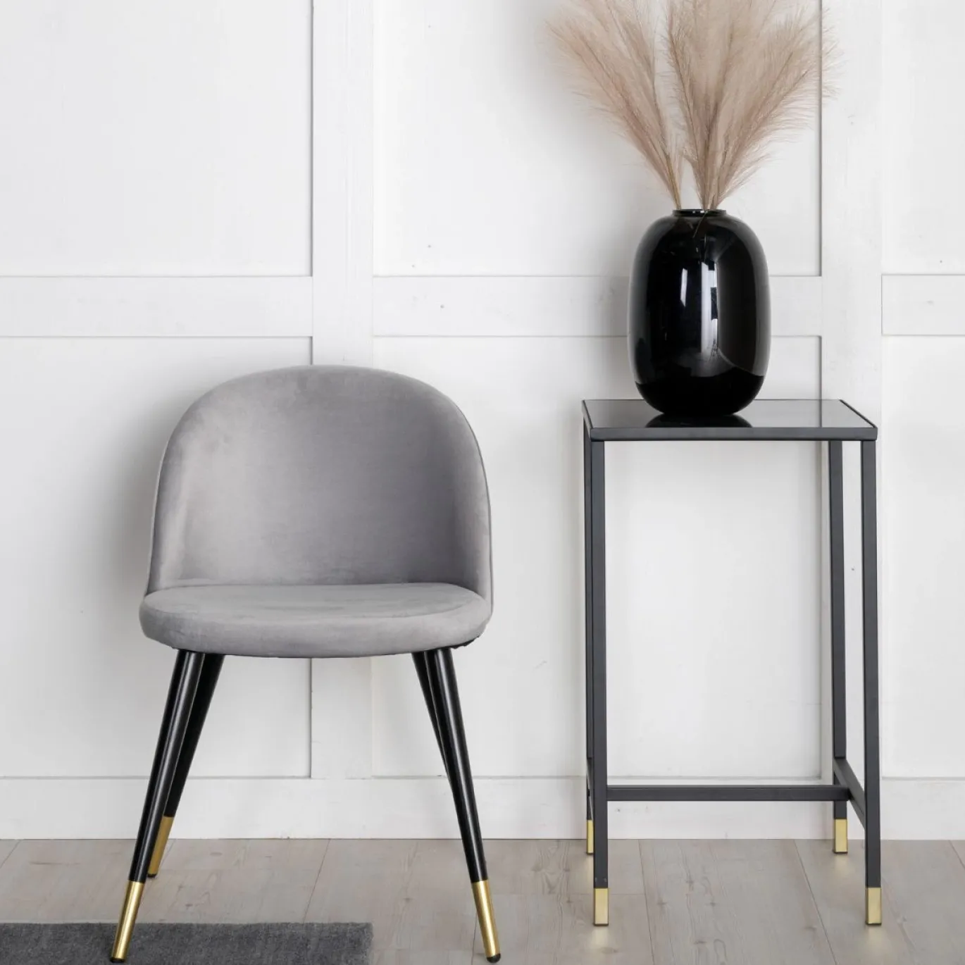 Fjôrd Eetkamerstoel Velvet Grijs/Zwart met Messing