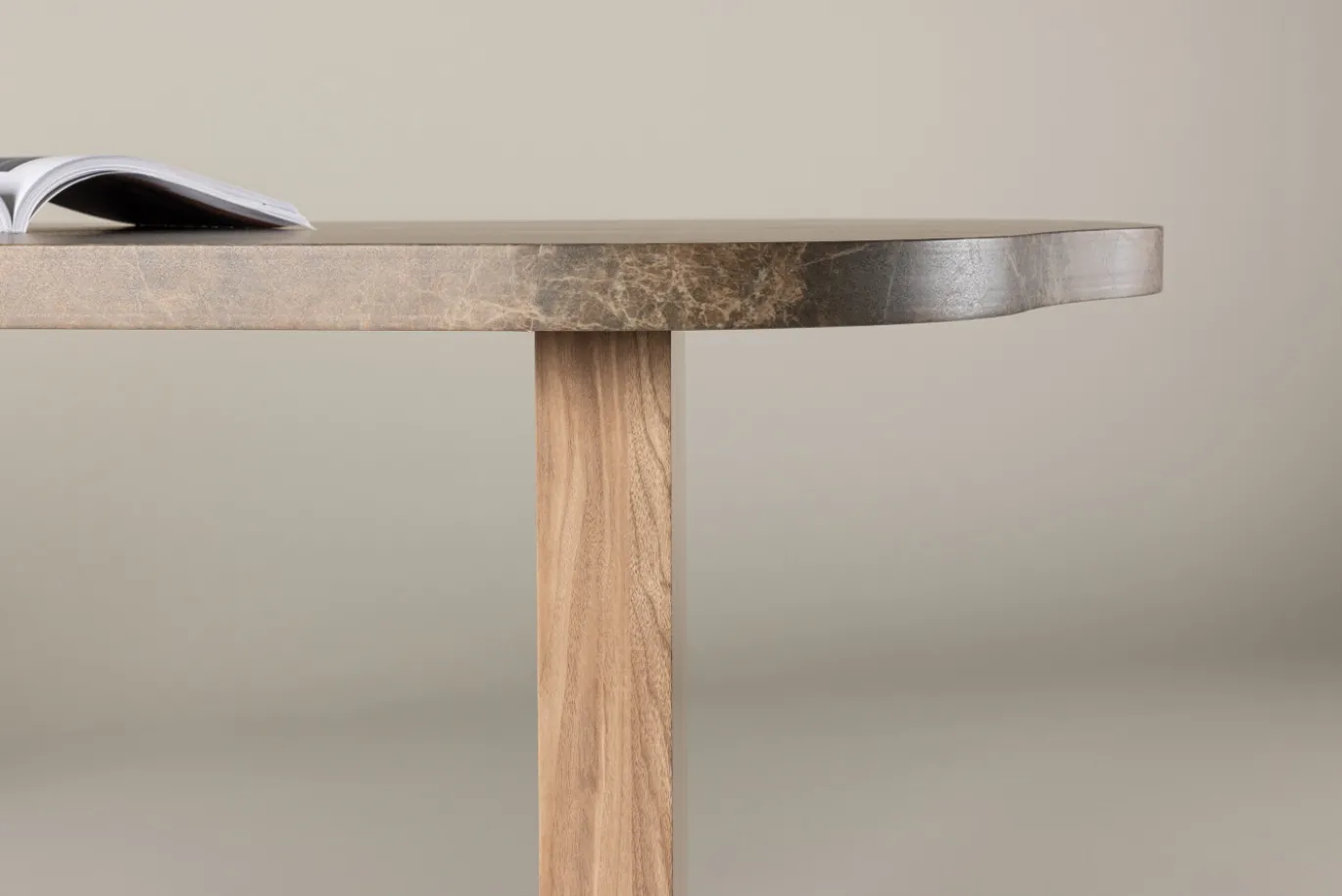 Fjôrd Eettafel Eleonora Organisch Bruin Marmerlook 230cm