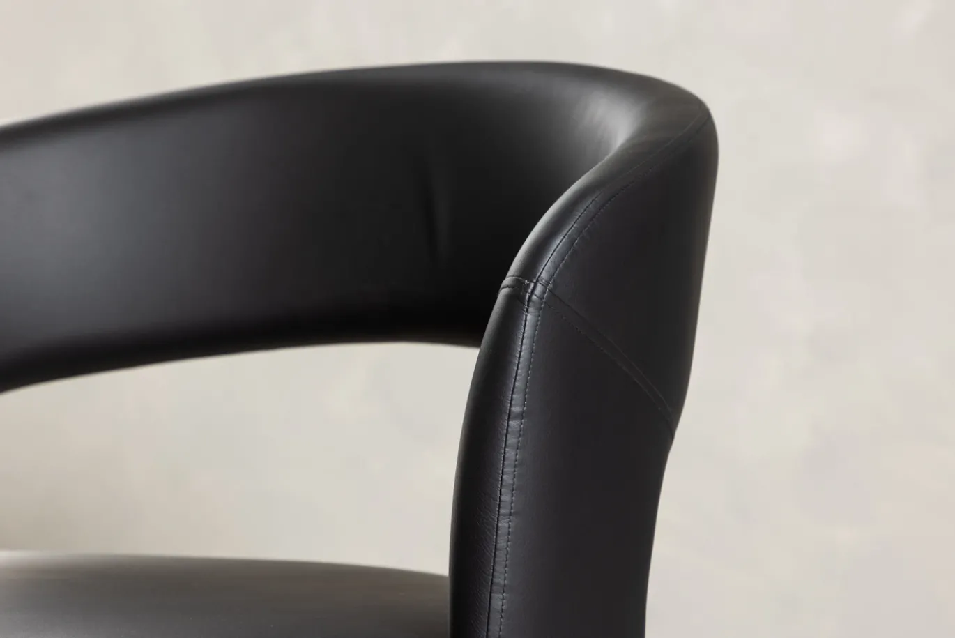 Fjôrd Fauteuil Mundo Zwart Kunstleer