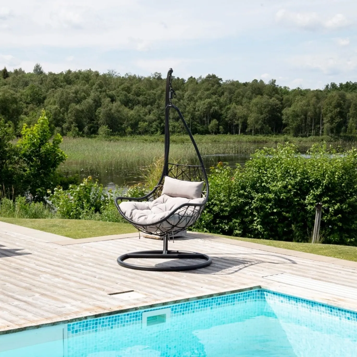 Fjôrd Hangstoel Vide Zwart Frame Wicker