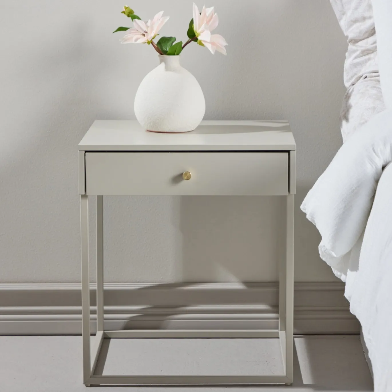 Fjôrd Nachtkastje Bakal Staal Beige