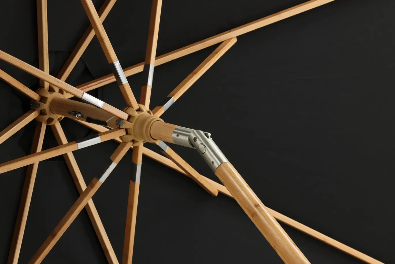 Fjôrd Parasol Cerox Zwart 270cm