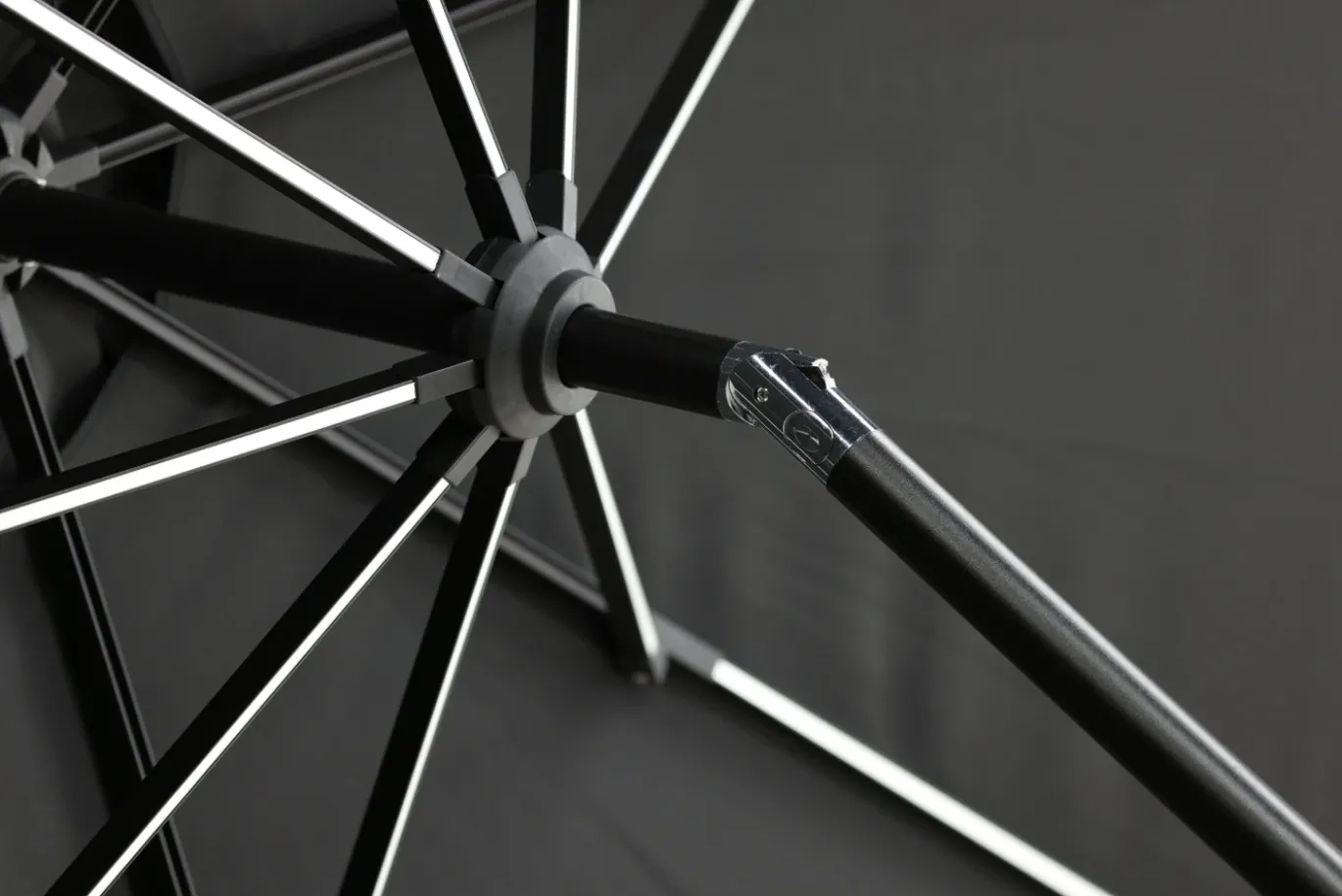 Fjôrd Parasol Sabal Met Led- Zwart 270cm