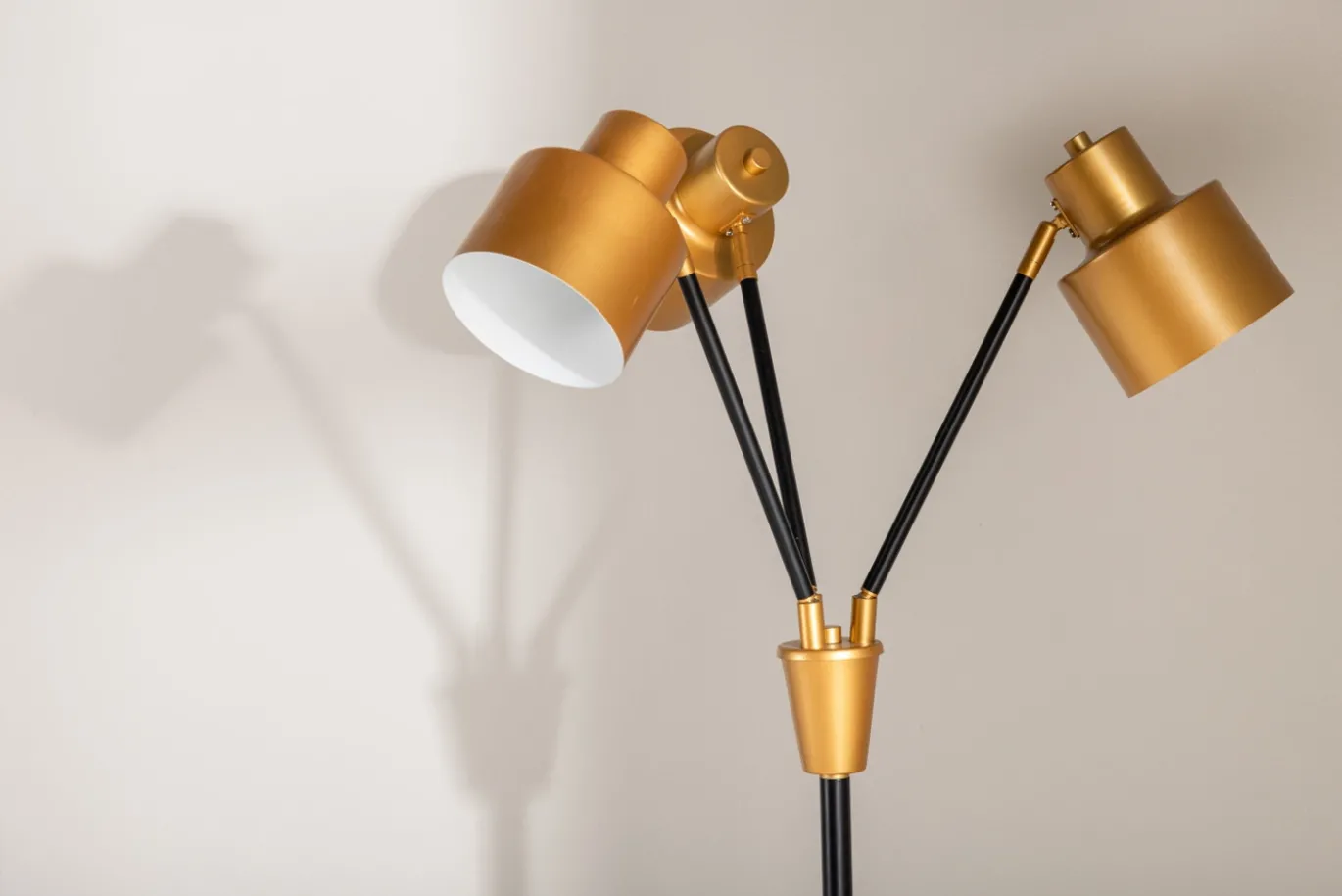 Fjôrd Vloerlamp Vifta 3-lichts Zwart/brass