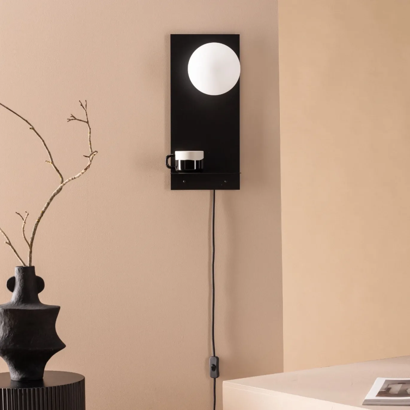 Fjôrd Wandlamp Troyes Zwart/Wit Glas