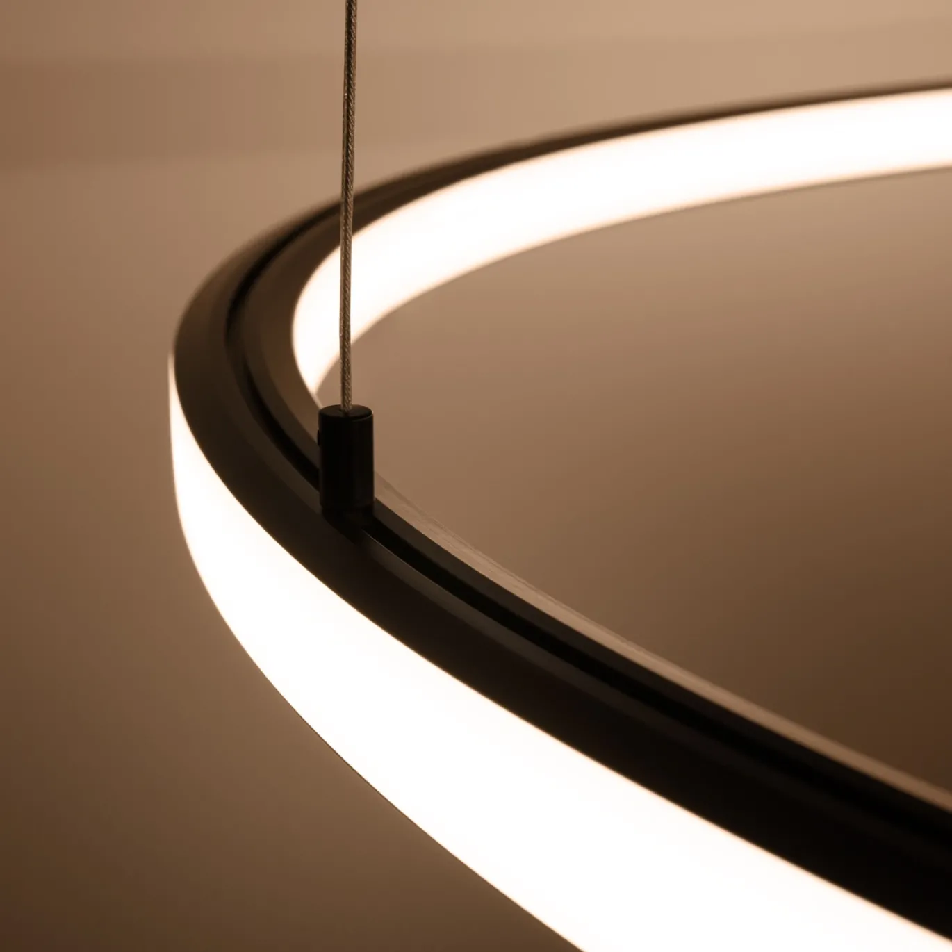 Hanglamp Risa Zwart LED Ø80cm - Giga Meubel