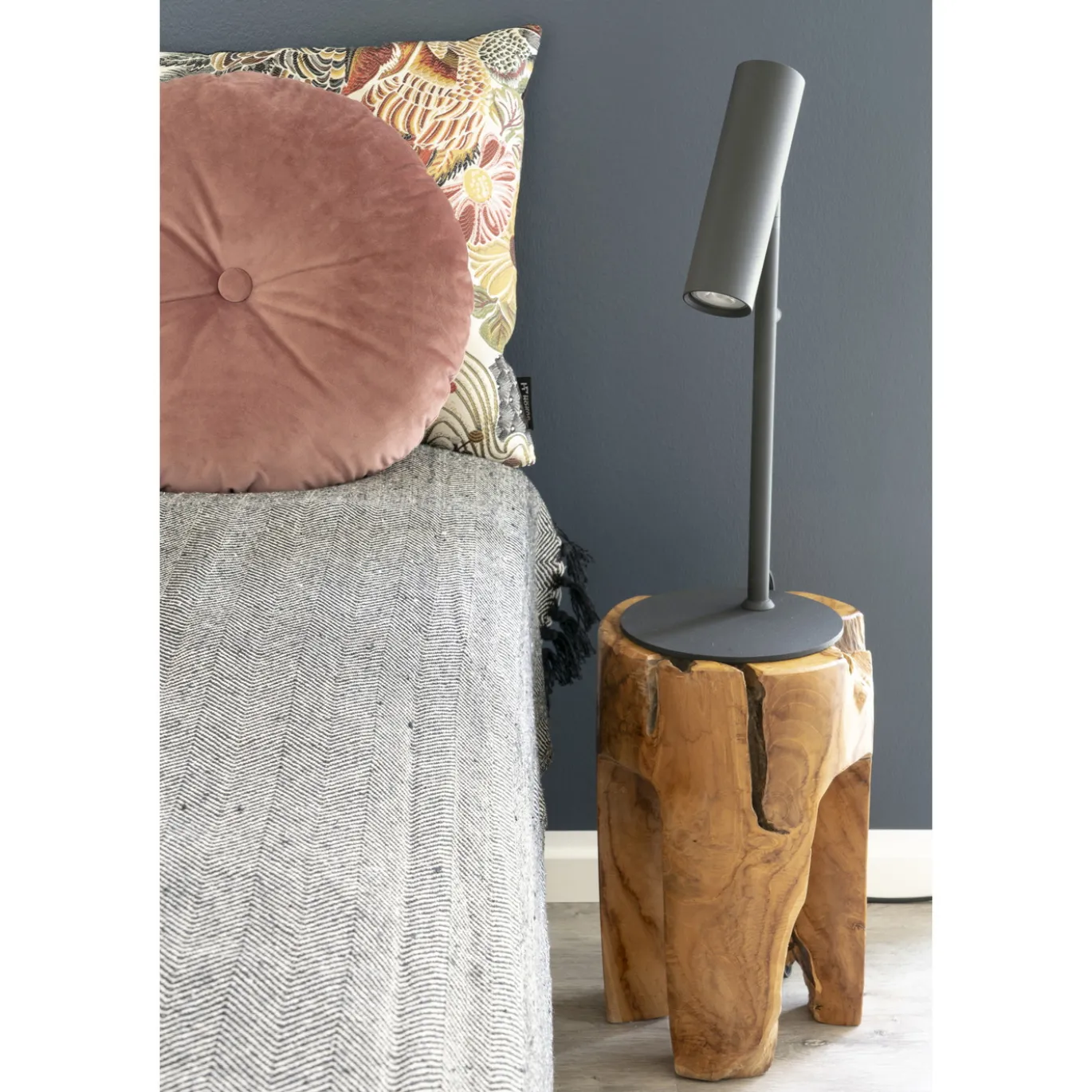 House Nordic Bijzettafel Rose Teak Met Drie Poten