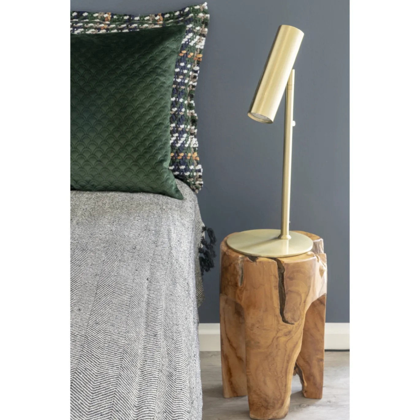 House Nordic Bijzettafel Rose Teak Met Drie Poten