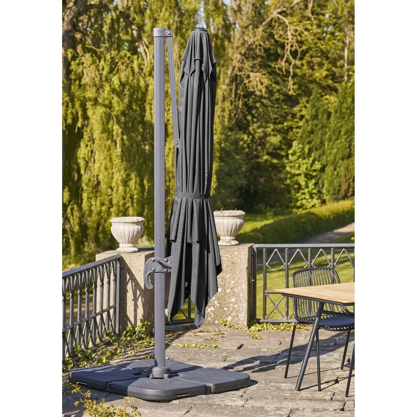 House Nordic Parasol Baza Zwart Incl. Parasolvoet