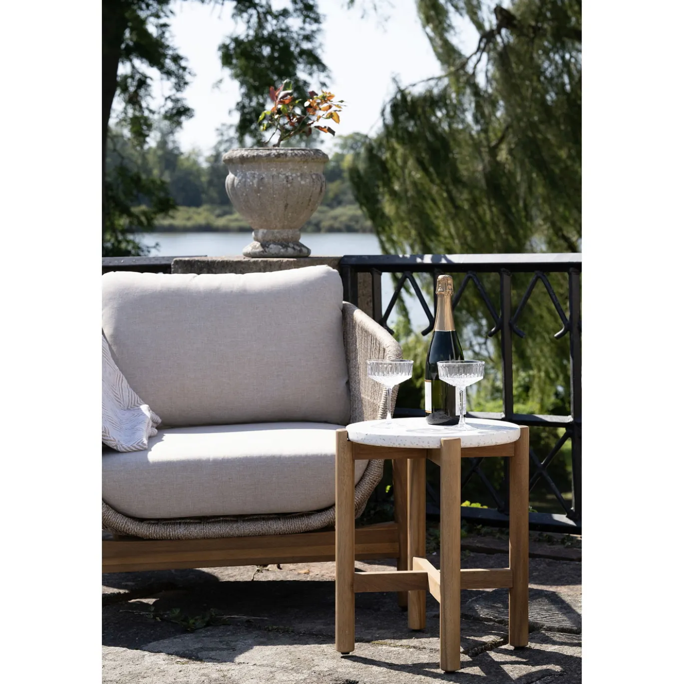 House Nordic Sidetable Terracina Acacia Naturel/Wit Ø37cm