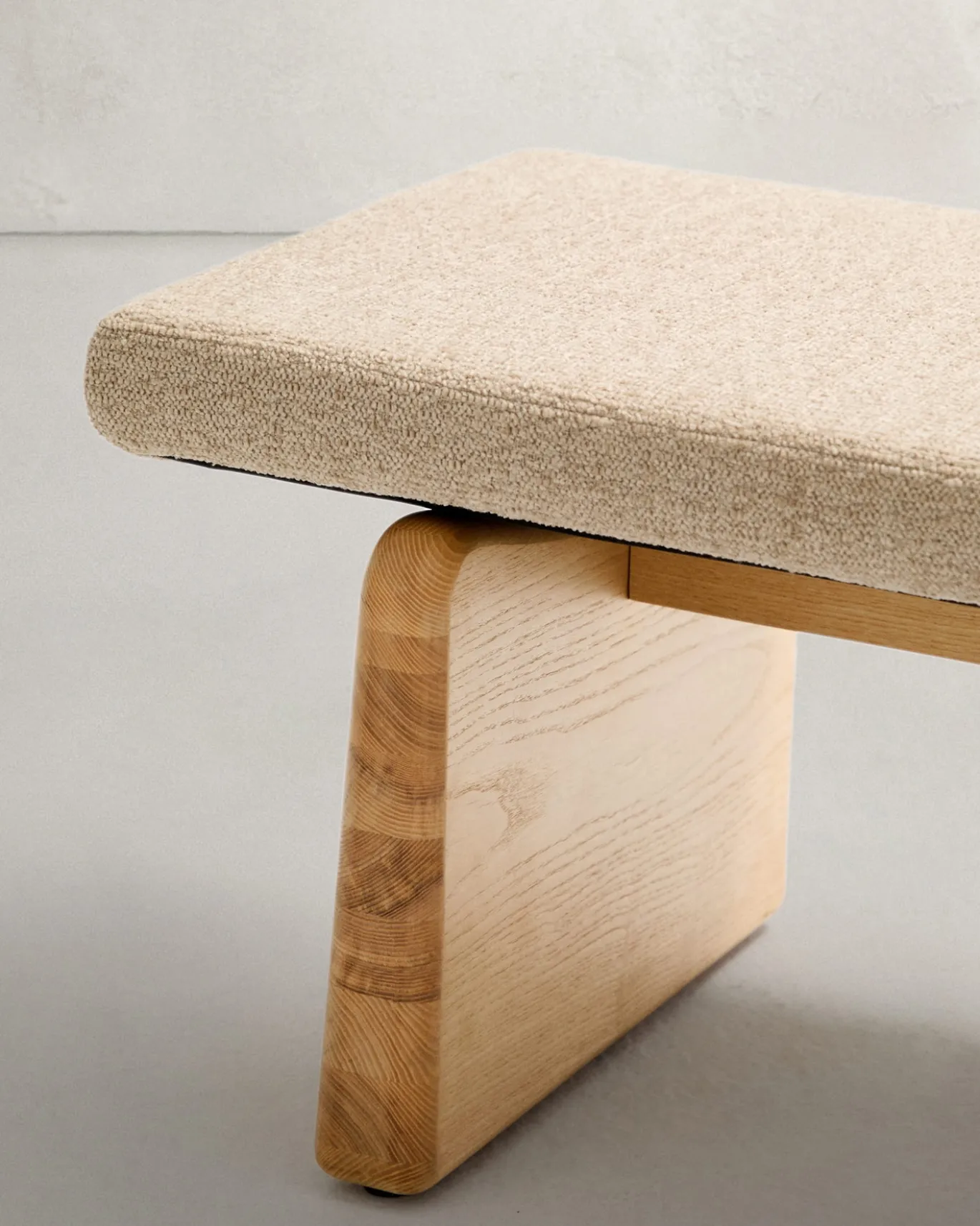 Kave Home Bankje Topaz Beige Chenille En Essenhout Naturel 150cm