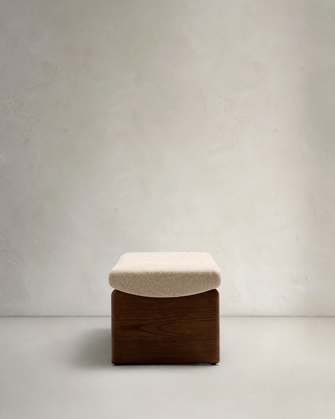 Kave Home Bankje Topaz Beige Chenille En Essenhout Bruin 150cm