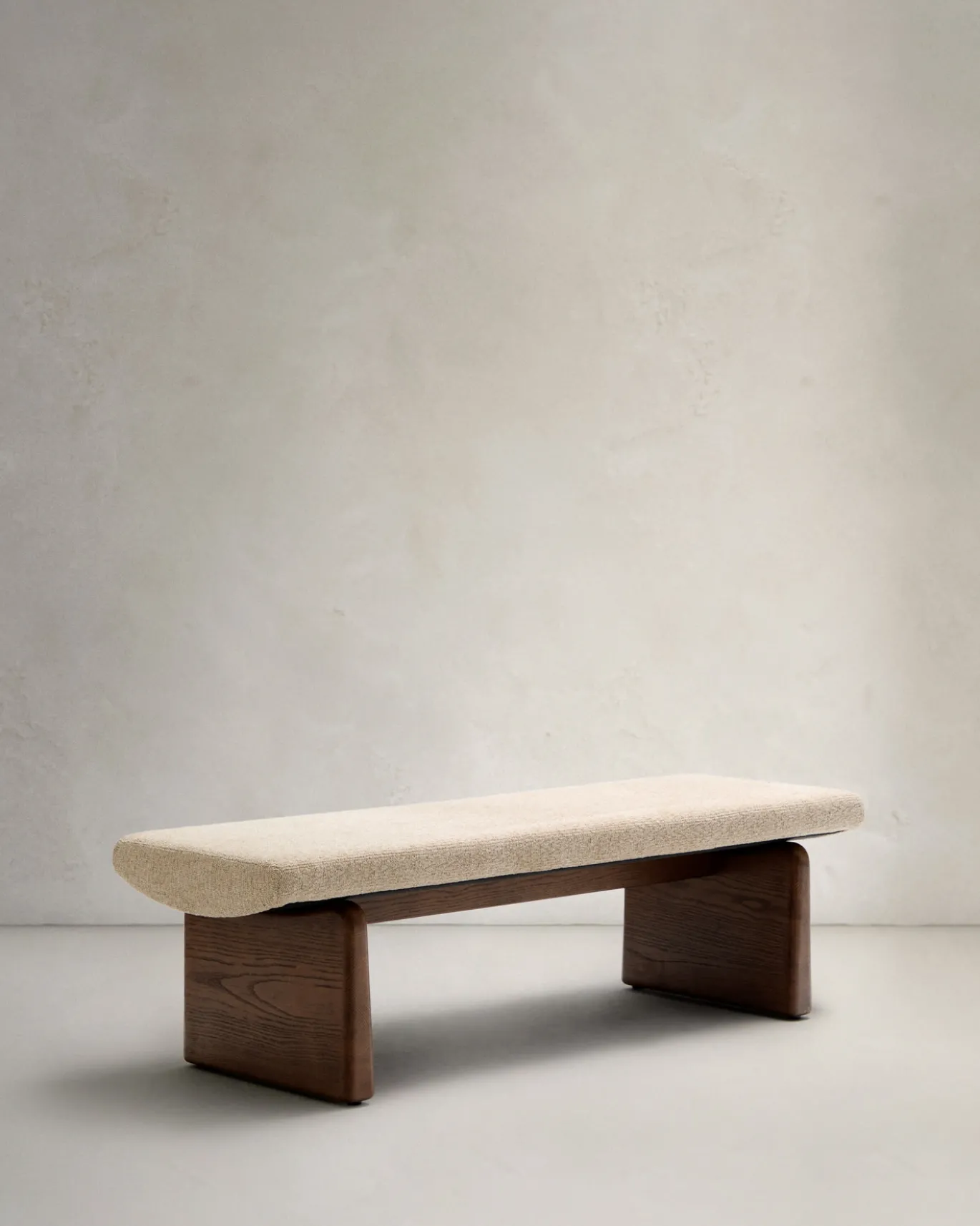 Kave Home Bankje Topaz Beige Chenille En Essenhout Bruin 150cm
