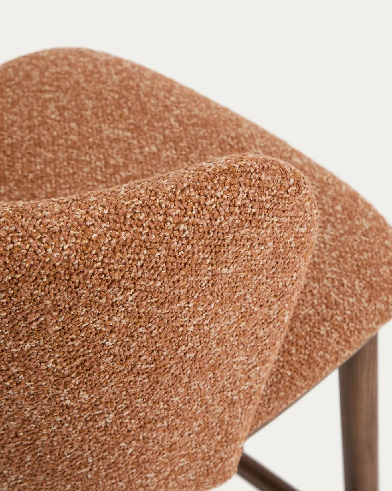 Kave Home Barkruk Ciselia Chenille Terracotta/Walnoot