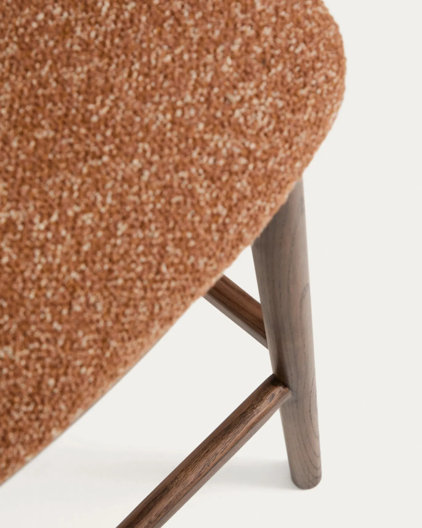 Kave Home Barkruk Ciselia Chenille Terracotta/Walnoot
