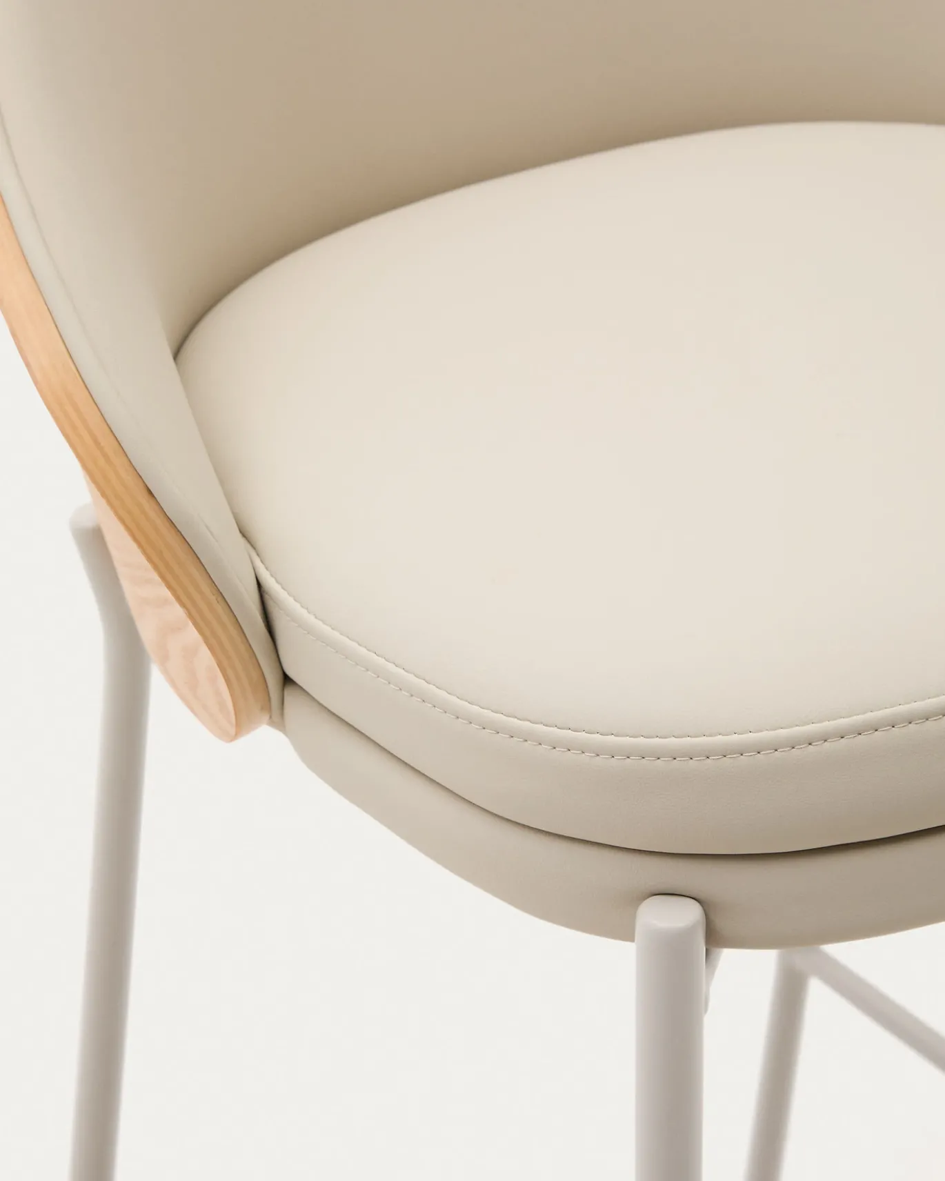 Kave Home Barkruk Eamy Beige Kunstleer Essenfineer Naturel