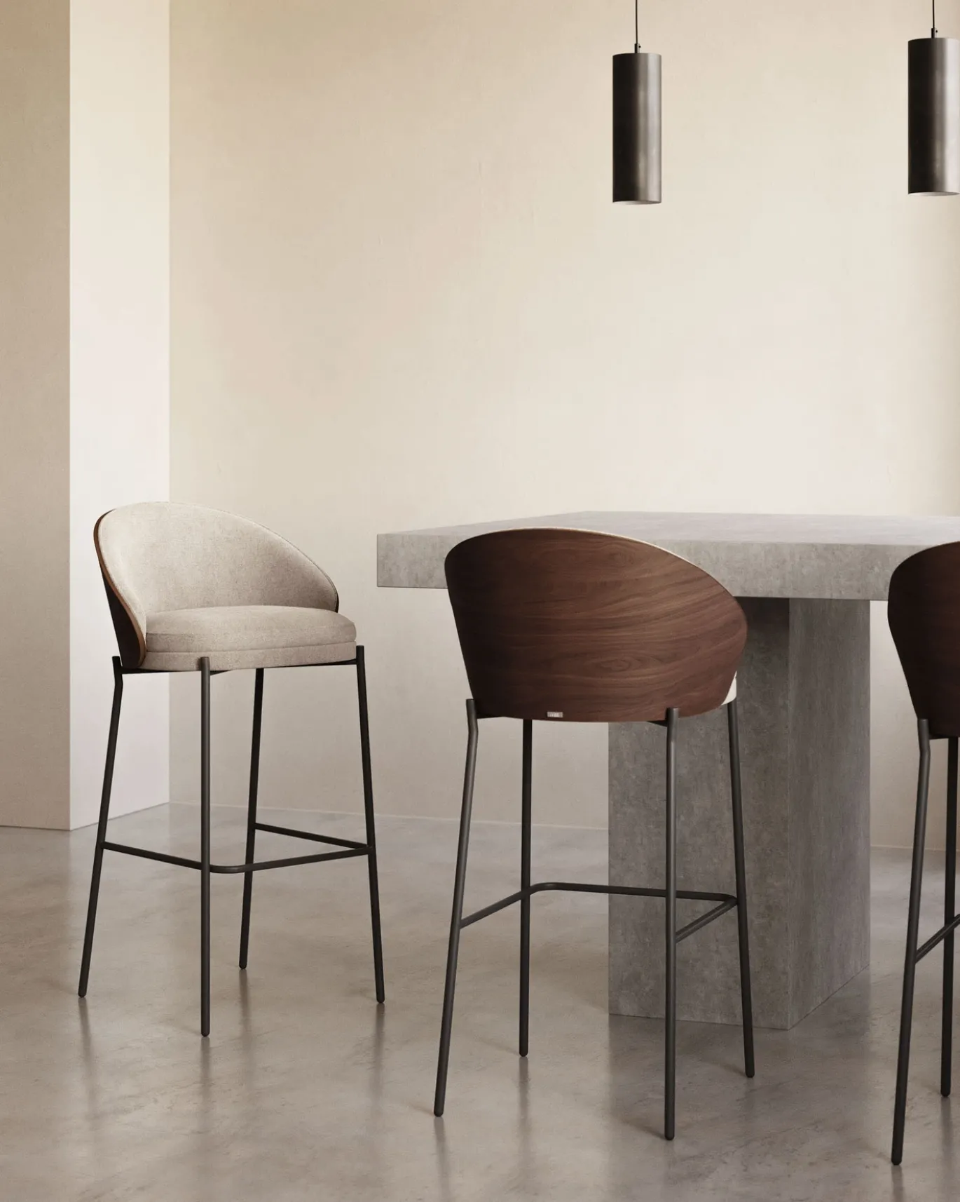 Kave Home Barkruk Eamy Lichtbruin Chenille en Essenhoutfineer Walnoot