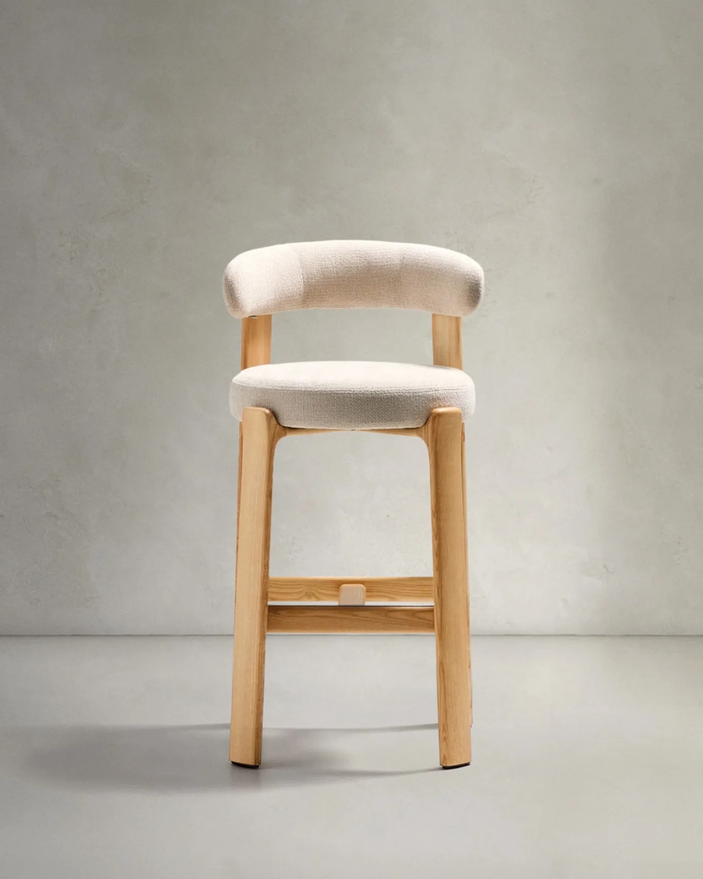 Kave Home Barkruk Granite Beige Chenille En Essenhout Naturel 75cm