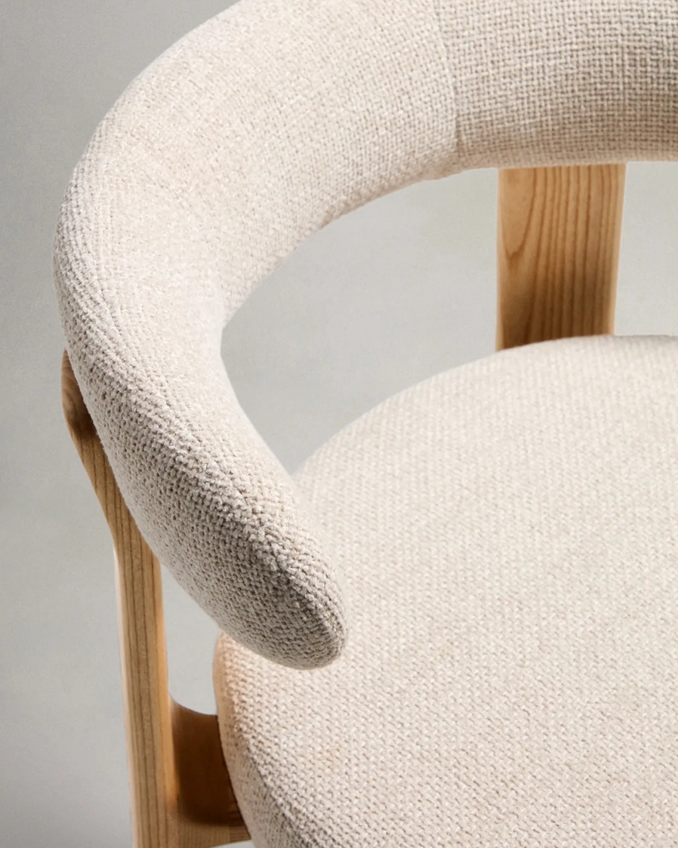 Kave Home Barkruk Granite Beige Chenille En Essenhout Naturel 75cm