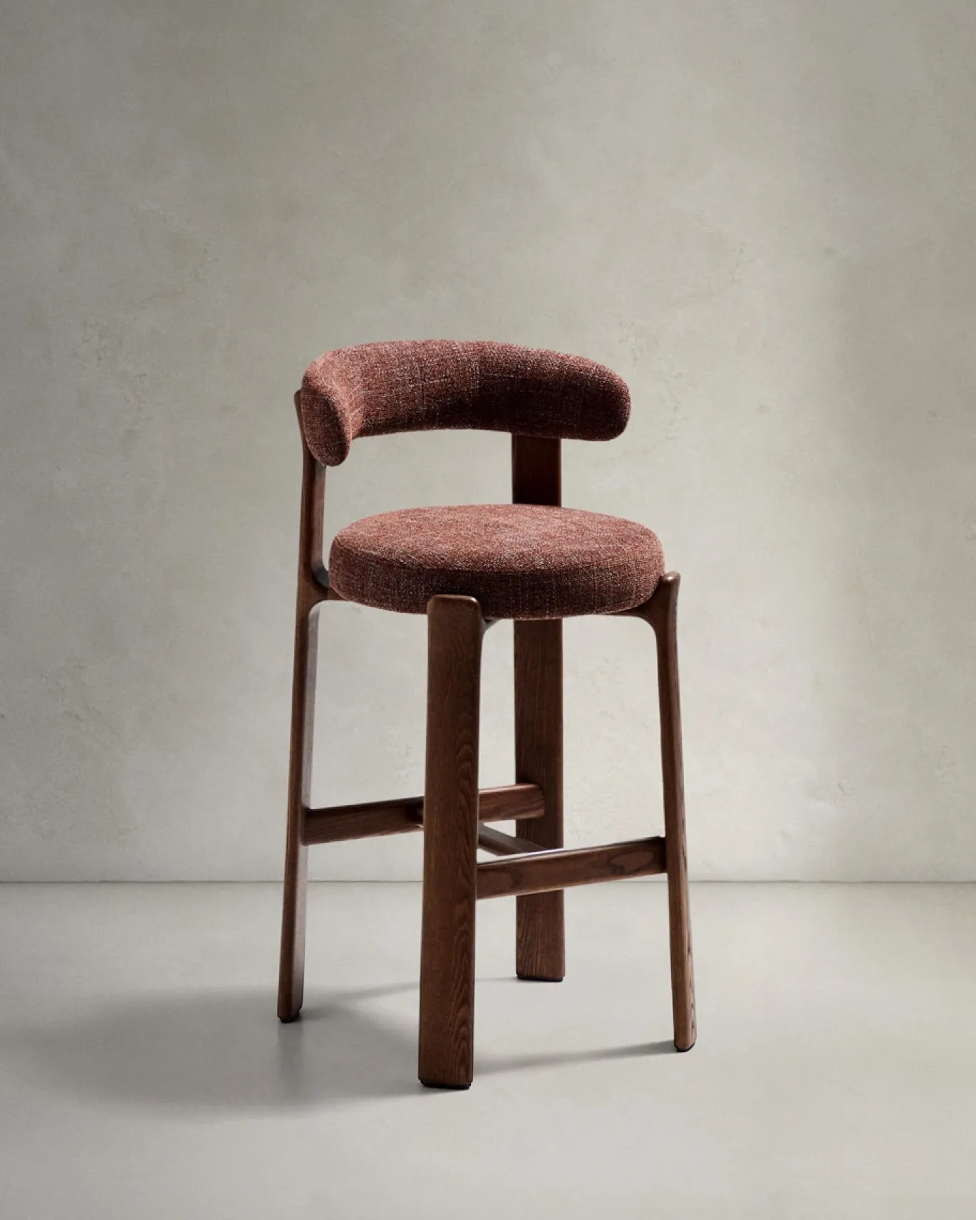 Kave Home Barkruk Granite Bruin Chenille En Essenhout Walnoot 75cm