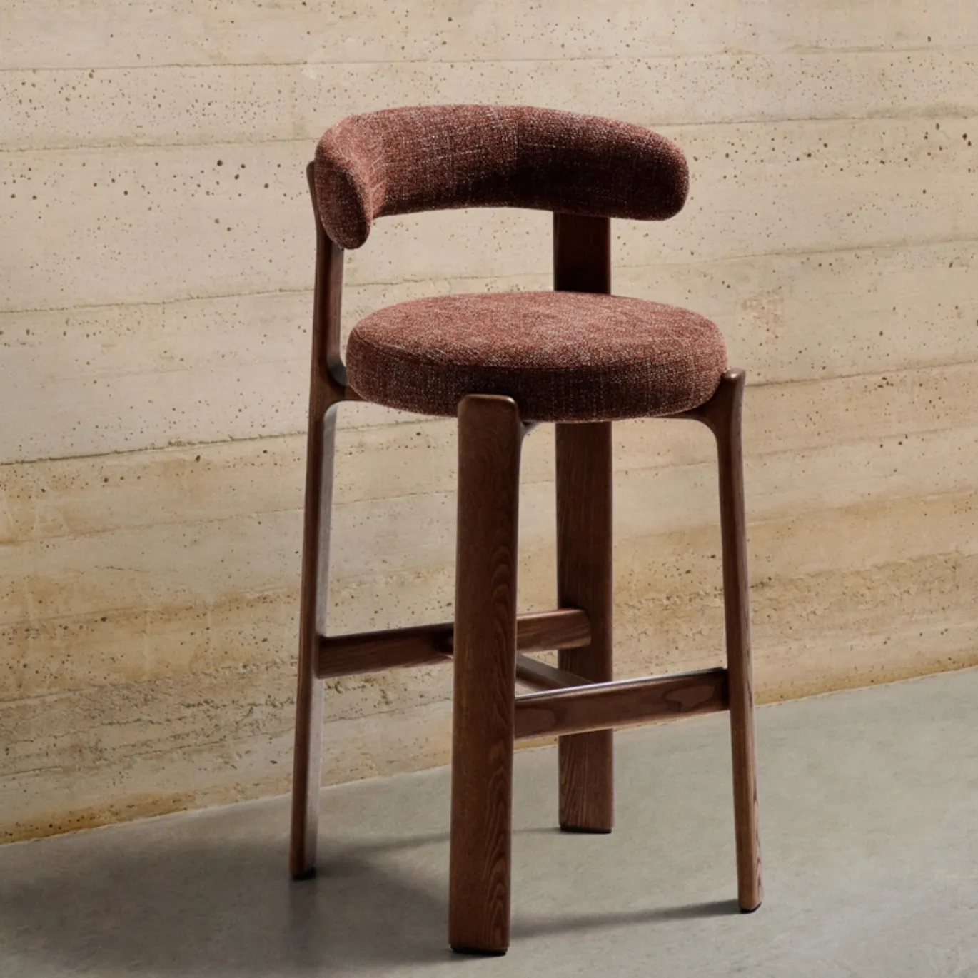 Kave Home Barkruk Granite Bruin Chenille En Essenhout Walnoot 75cm