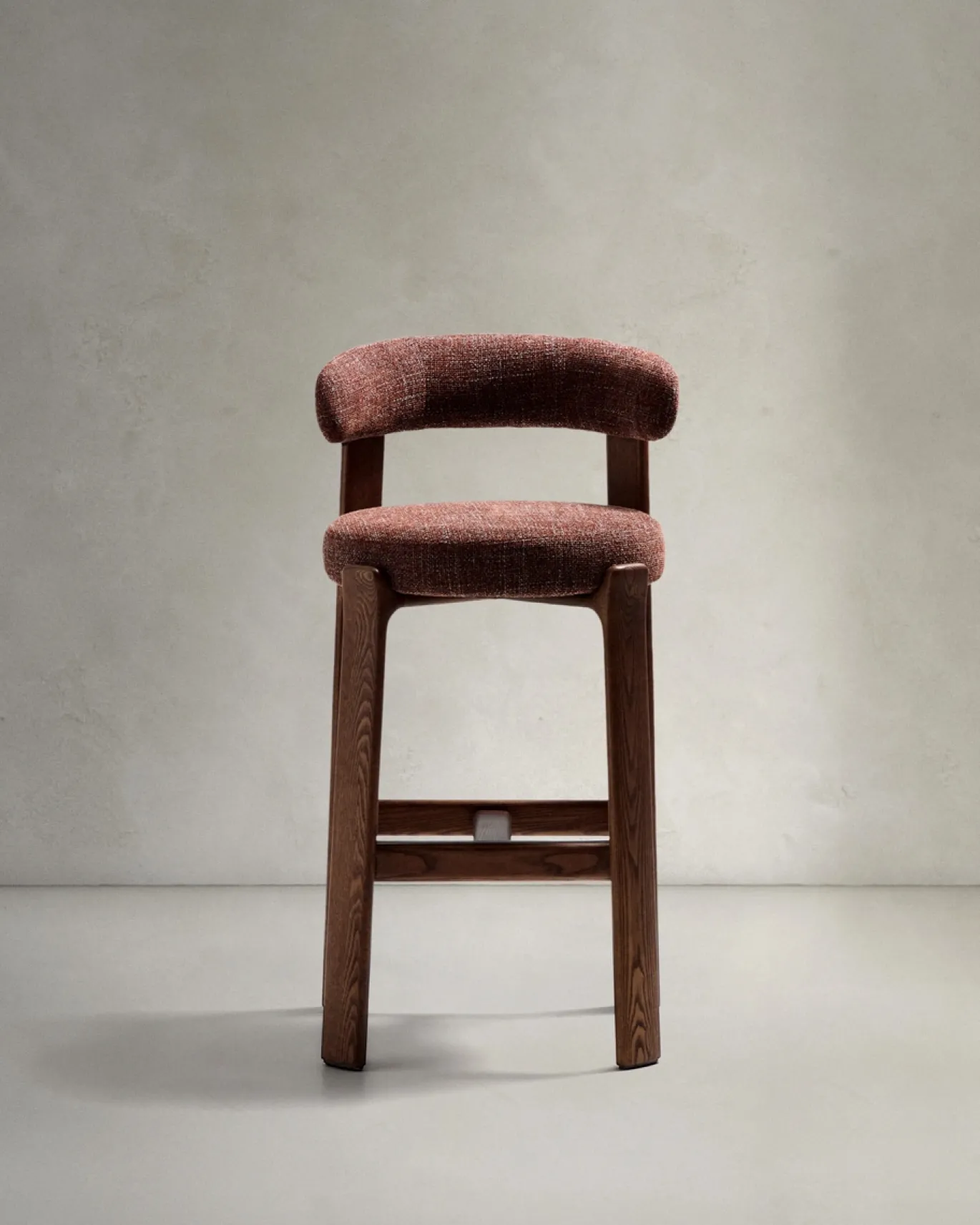 Kave Home Barkruk Granite Bruin Chenille En Essenhout Walnoot 75cm