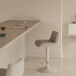 Kave Home Barkruk Zenda Beige Chenille Verstelbaar
