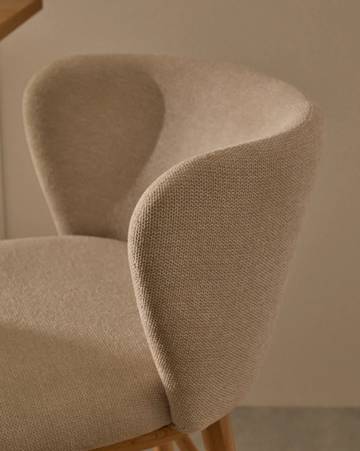 Kave Home Barstoel Ciselia Beige Chenille Essenhout Naturel 65cm