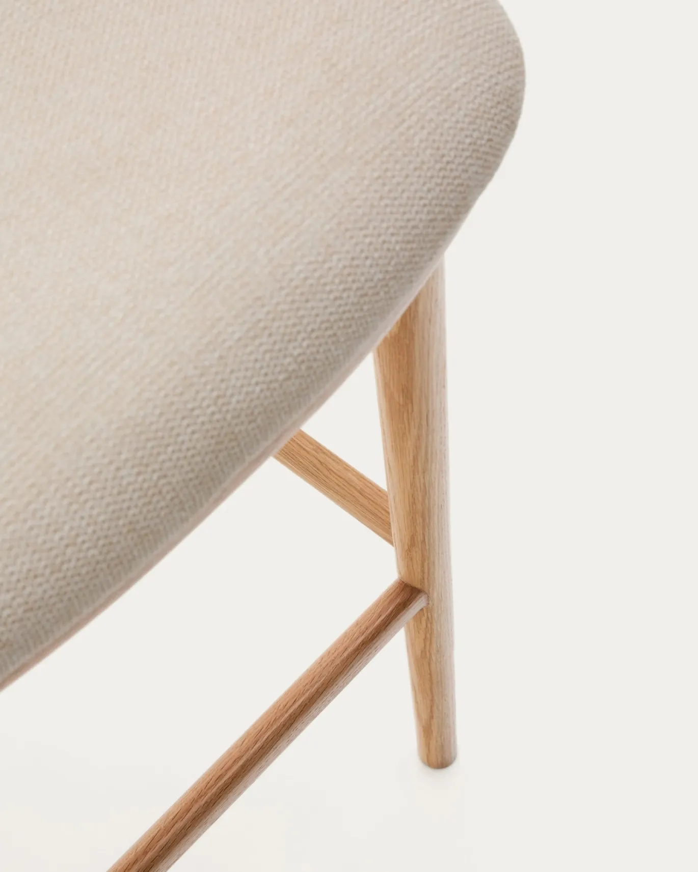 Kave Home Barstoel Ciselia Beige Chenille Essenhout Naturel 65cm