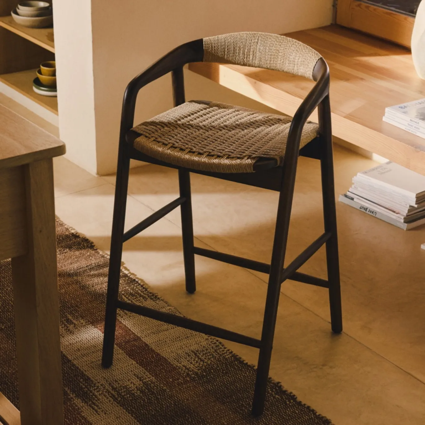 Kave Home Barstoel Derile Eiken Walnoot/Beige