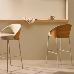 Kave Home Barstoel Eamy Beige Kunstleer Essenfineer Naturel