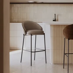 Kave Home Barstoel Eamy Bruin Kunstleer Essenfineer Walnoot