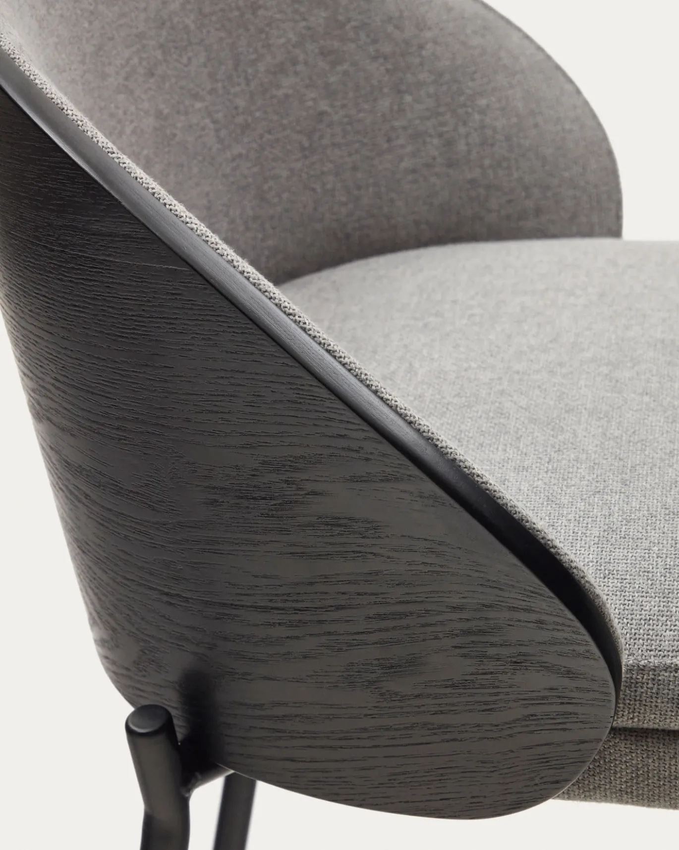 Kave Home Barstoel Eamy Lichtgrijs Chenille Essenhoutfineer Zwart